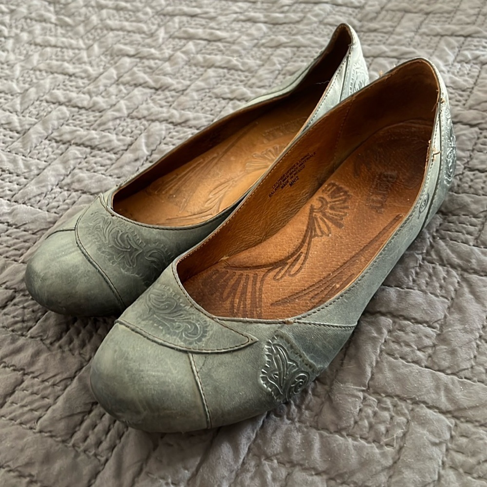Born Rounded Toe Flats Size 8